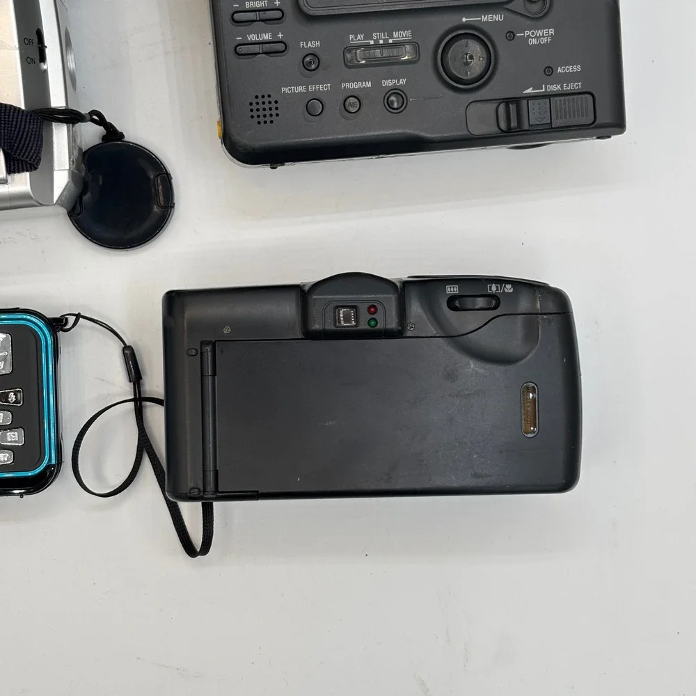 Vintage Camera Lot Sony Digital Mavica MVC-FD83 Yashica Zoomtec 70 Blue UNTESTED